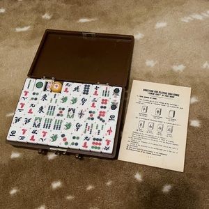 Classic Mahjong Set in White with Brown Case